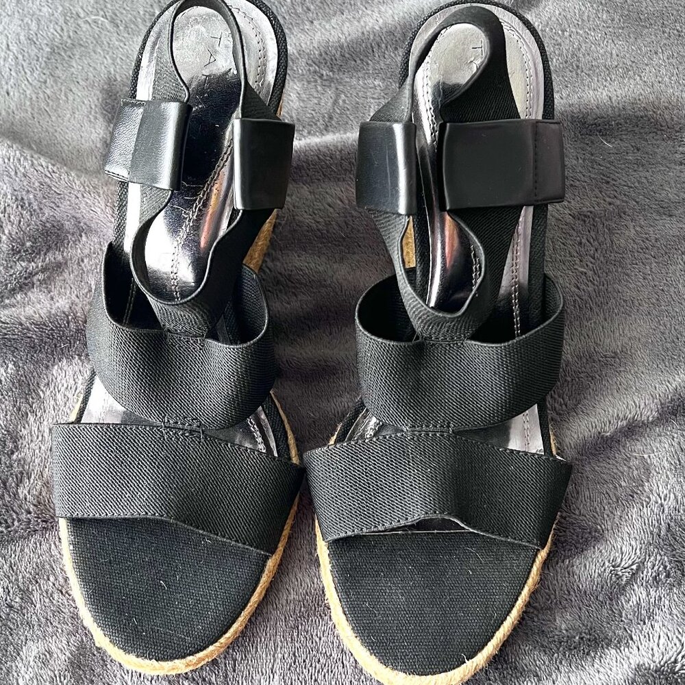 Tahari Wiley‎ Wedge Espadrille Sandal in Back Ladies Size 9.5